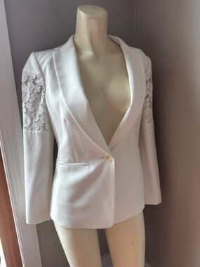 BCBGMaxAzria Noah Floral-Lace Jacket. Ivory, size xxs